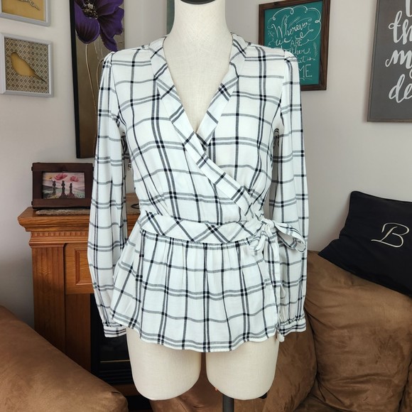 Gap True Wrap Top Blouse NWT Size XS - Picture 2 of 7